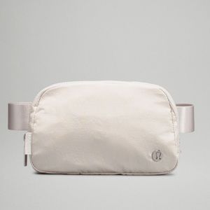 NWT Lululemon Everywhere Belt Bag